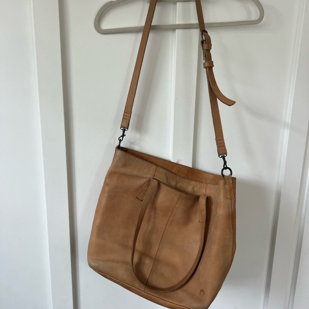 Fashionable leather crossbody